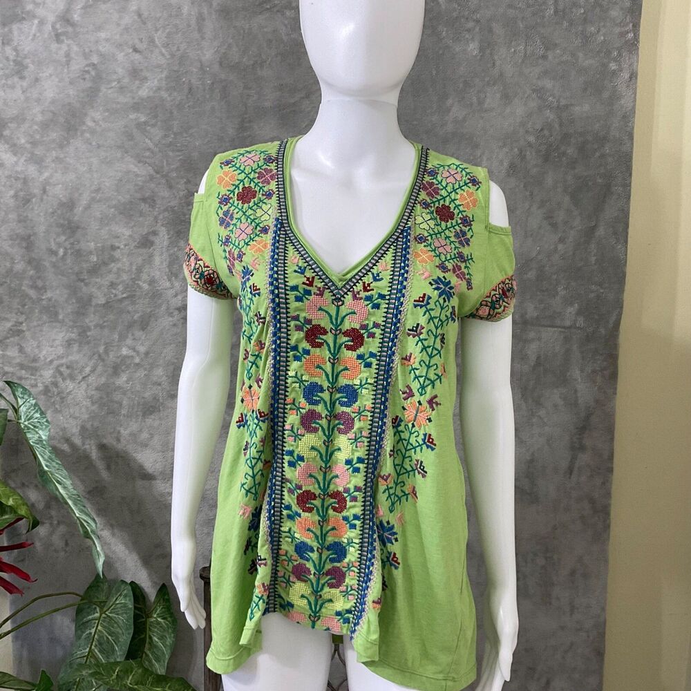 Johnny Was Los Angeles clover Embroidered  Blouse top S Green cut out Short Slv.